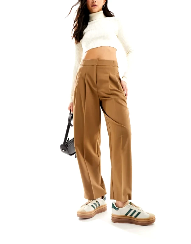 ASOS DESIGN ASOS DESIGN tailored barrel leg trouser in brown