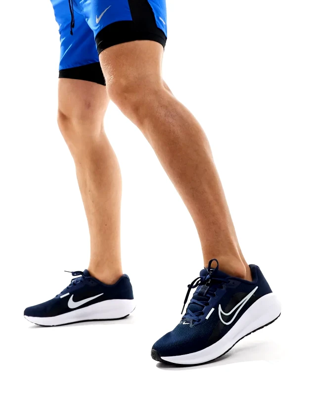 Nike Running Nike Running Downshifter 13 trainers in navy