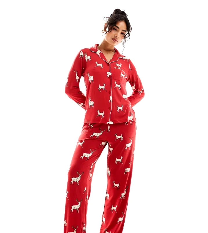 Chelsea Peers Chelsea Peers Exclusive Christmas His & Hers long sleeve revere and trouser pyjama set in reindeer print-Red