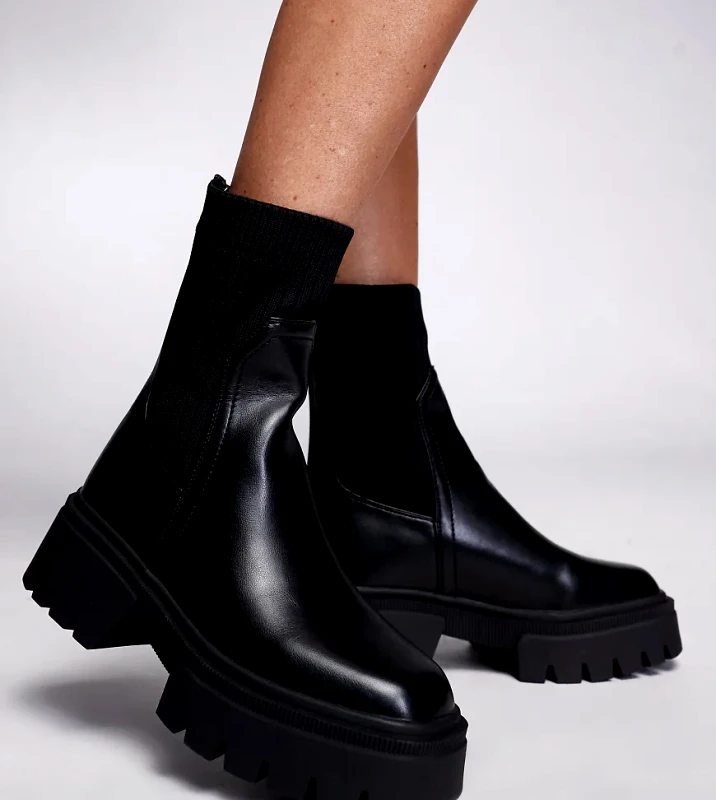Simmi Wide Fit Simmi London Wide Fit Malakai Sock Ankle boot in Black