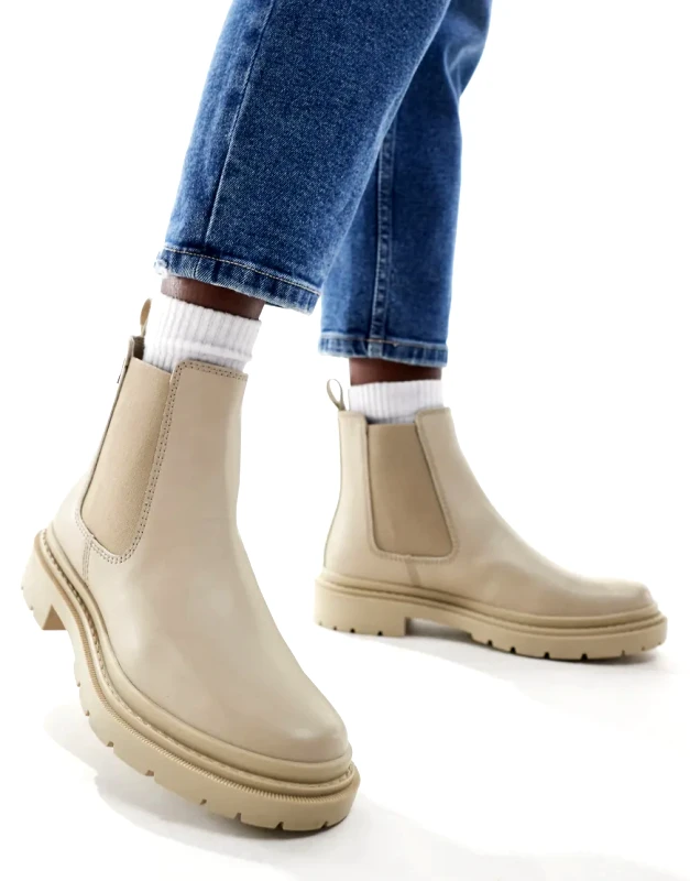 Levi's Levi's Trooper leather look chelsea boots in beige-Neutral