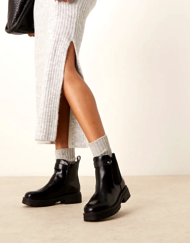 Glamorous Glamorous chunky chelsea boots in black
