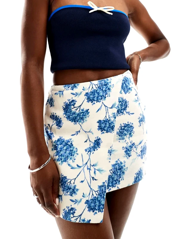 Abercrombie & Fitch Abercrombie & Fitch linen blend mini wrap skort in blue floral print