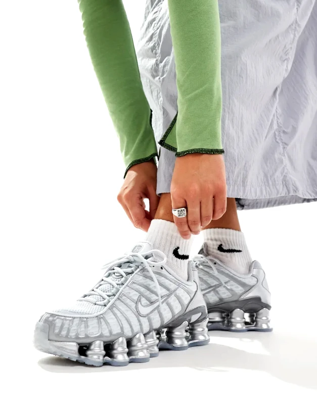 Nike Nike Shox TL trainers in pure platinum-White