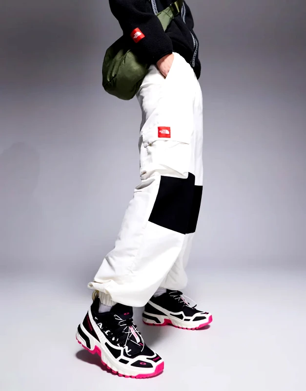The North Face The North Face Seven Summits Himalayan cargo track pants in off white