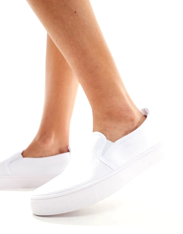 ASOS DESIGN ASOS DESIGN Dotty slip on plimsolls in white