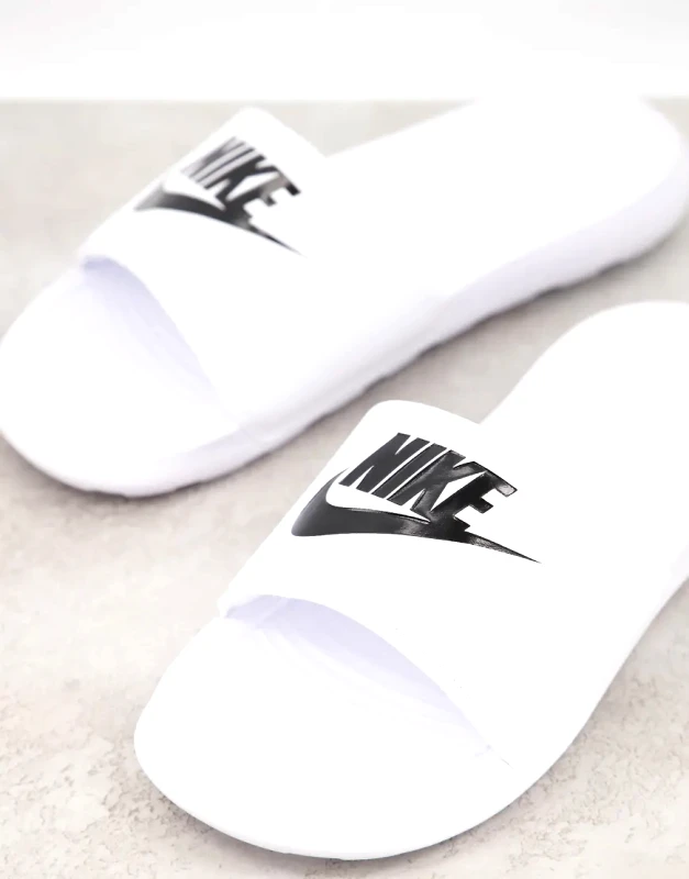 Nike Nike Victori One sliders in white-Black