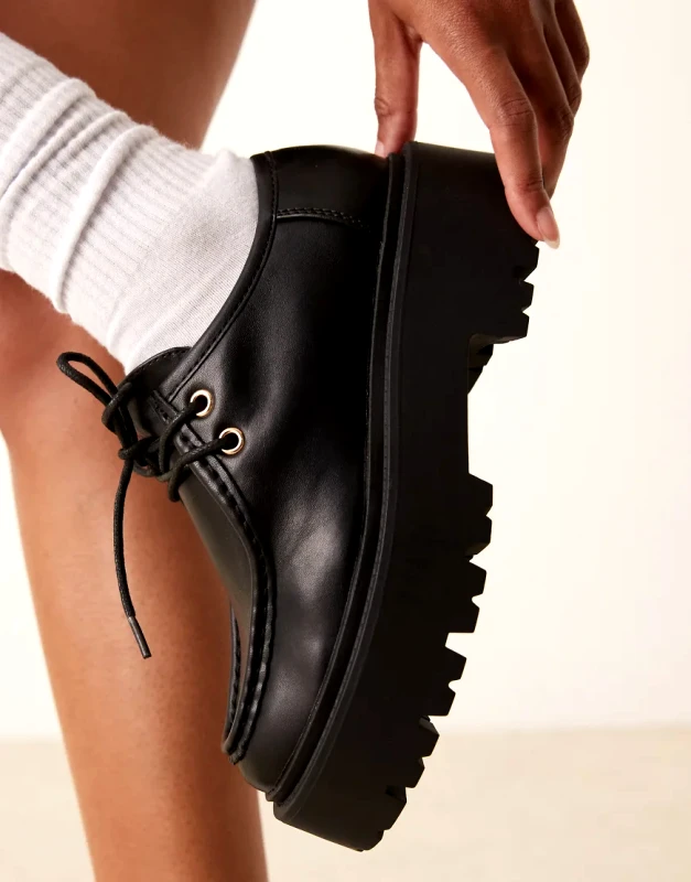 ASOS DESIGN ASOS DESIGN Marley lace up flat shoe in black