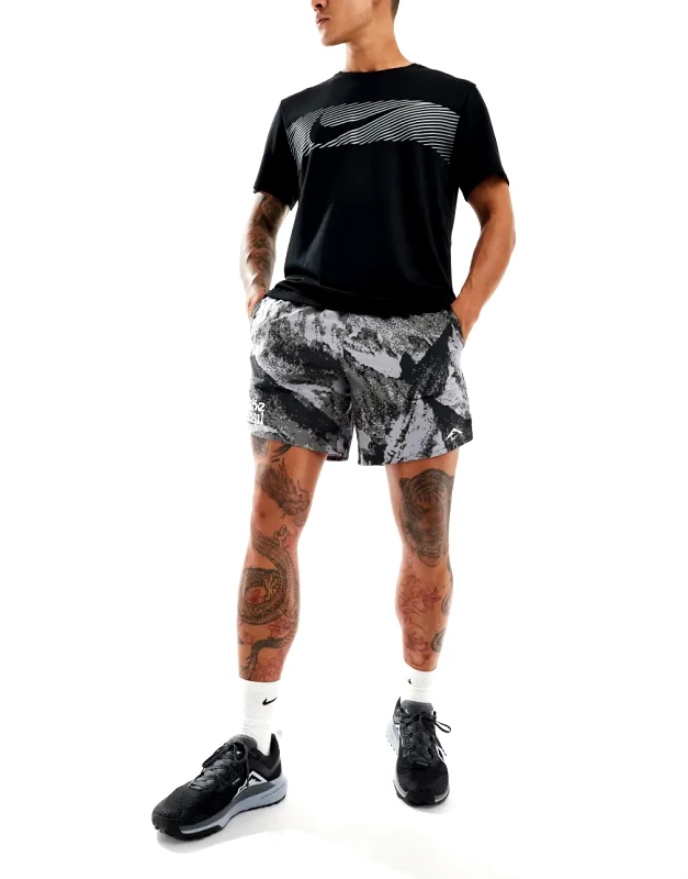 Nike Running Nike Running Trail printed 7 inch shorts in black