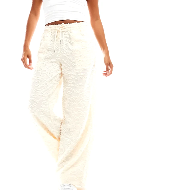 Vero Moda Petite Vero Moda Petite wide leg tie waist trousers with textured applique in cream-White