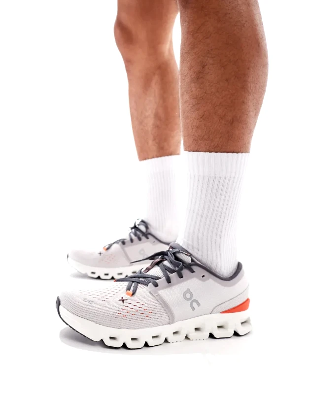 On Running ON Cloud X 4 training trainers in grey and red