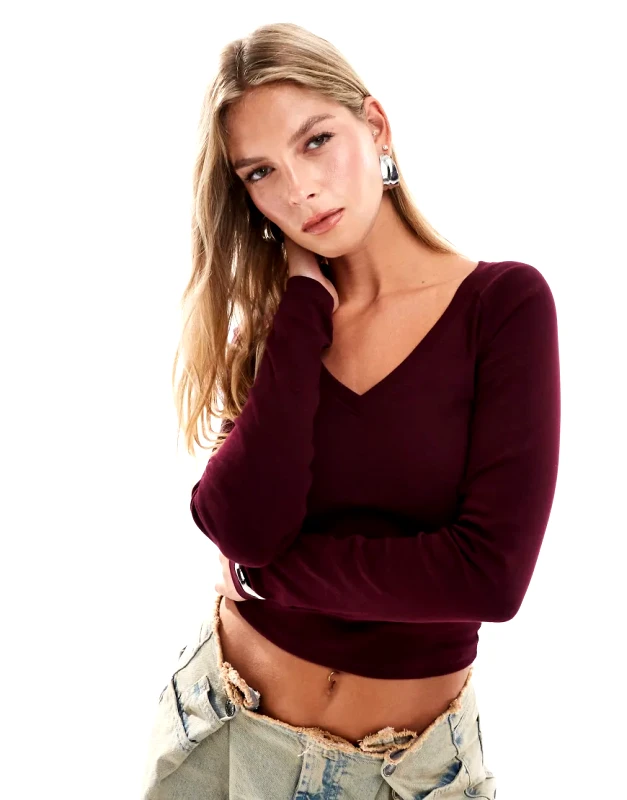 Bershka Bershka v-neck long sleeve top in burgundy-Red