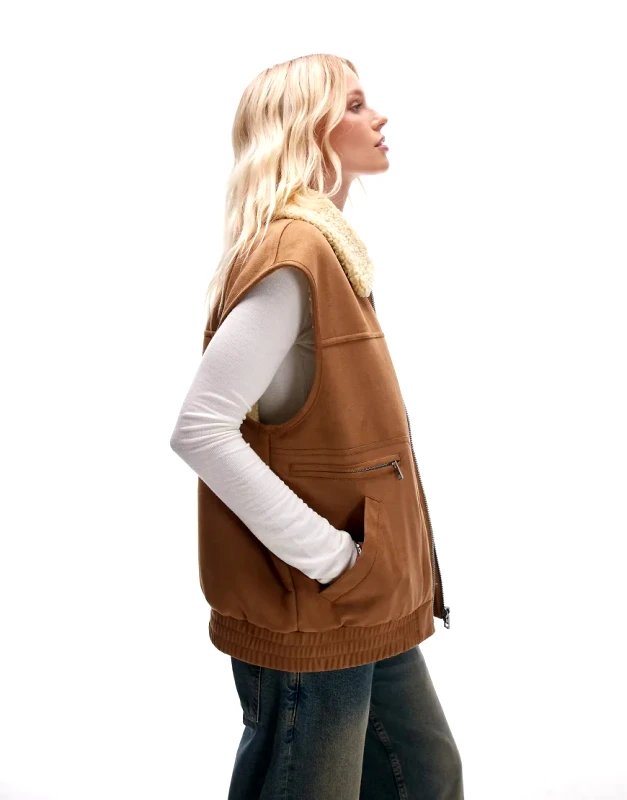 Topshop Topshop faux suede gilet in tan-Brown