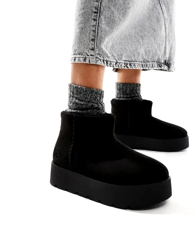 Pull&Bear Pull&Bear cosy platform ankle boot in black