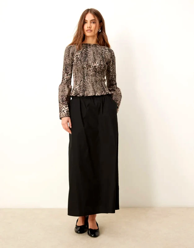 Miss Selfridge Miss Selfridge midi skirt in black