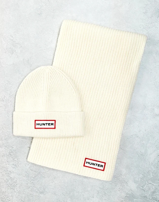 Hunter Hunter unisex beanie and scarf box set in antique white
