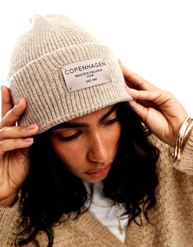 ASOS DESIGN ASOS DESIGN copenhagen label beanie in biscuit-Brown