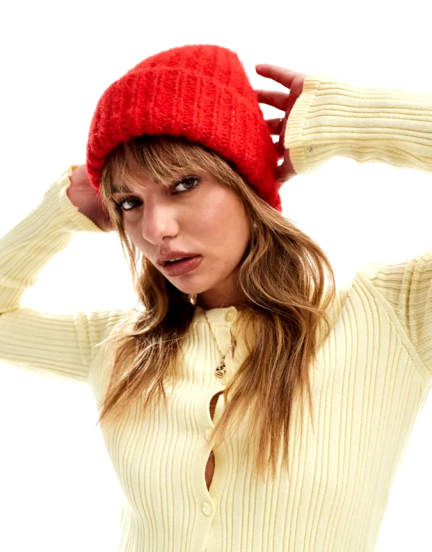 ASOS DESIGN ASOS DESIGN chunky double roll fluffy beanie in red