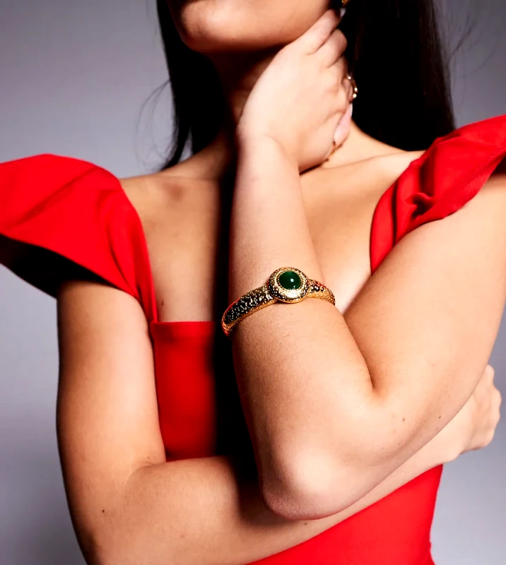 8 Other Reasons 8 Other Reasons cuff bracelet with green stone in 18k gold plated