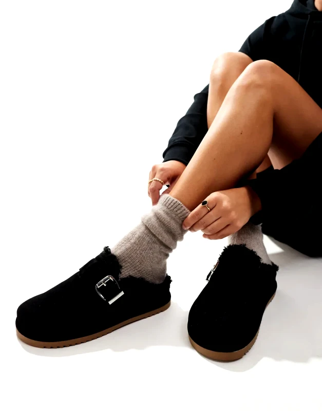 New Look New Look fur lined clog in black