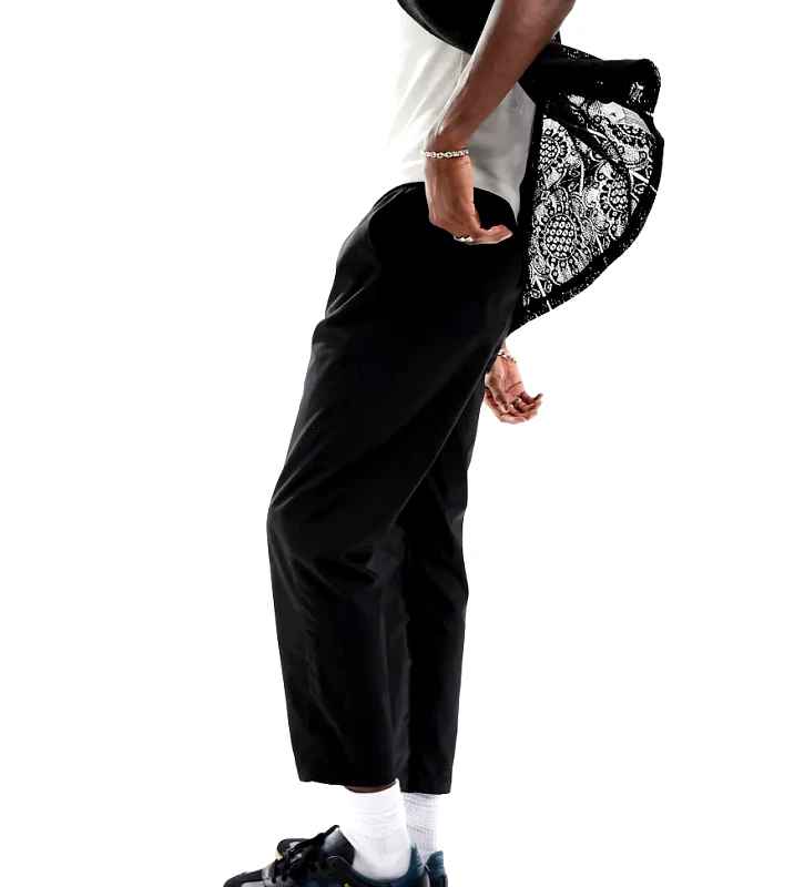 Reclaimed Vintage Reclaimed Vintage cropped relaxed trouser in black