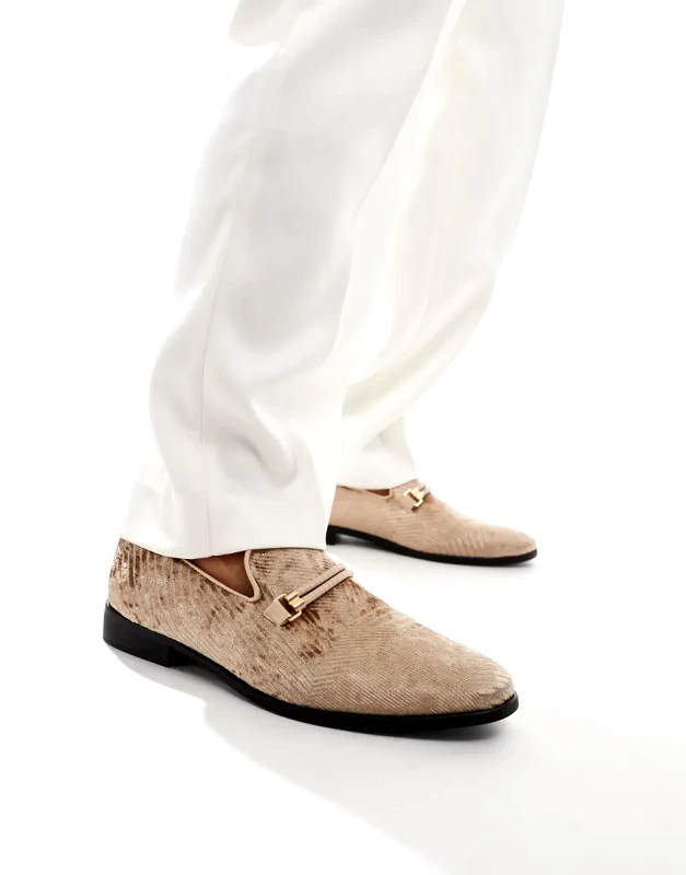 London Rebel X London Rebel X bar loafers in cream velvet-White