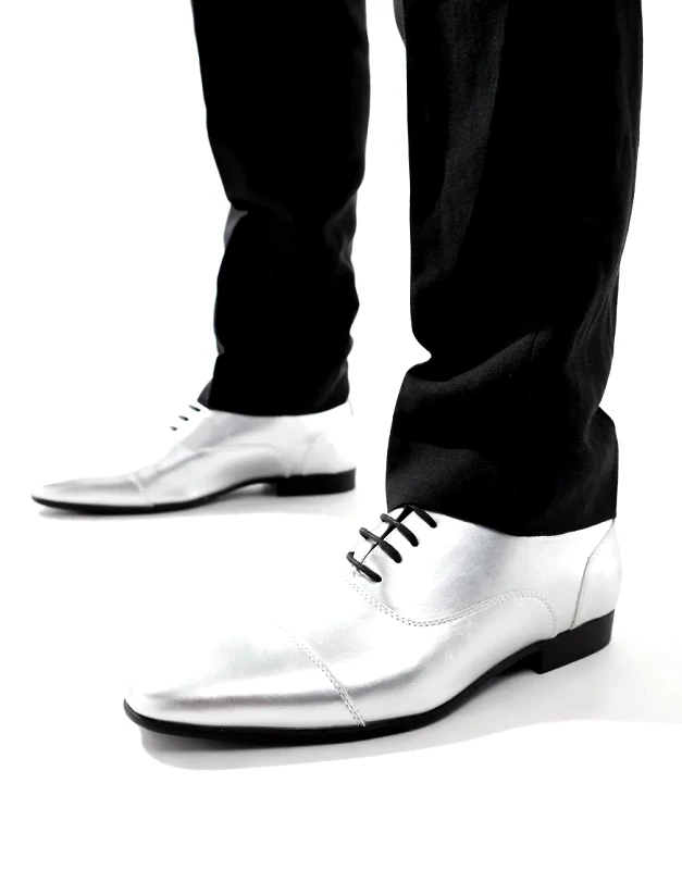 Truffle Collection Truffle Collection oxford lace up shoes in silver metallic