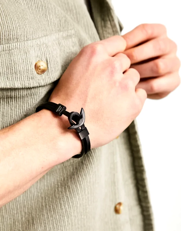 Steve Madden Steve Madden black bangle with arrow detail