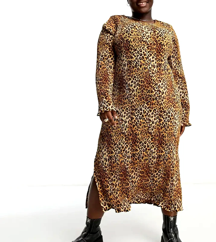 Violet Romance Curve Violet Romance Plus plisse midi dress in leopard print-Multi