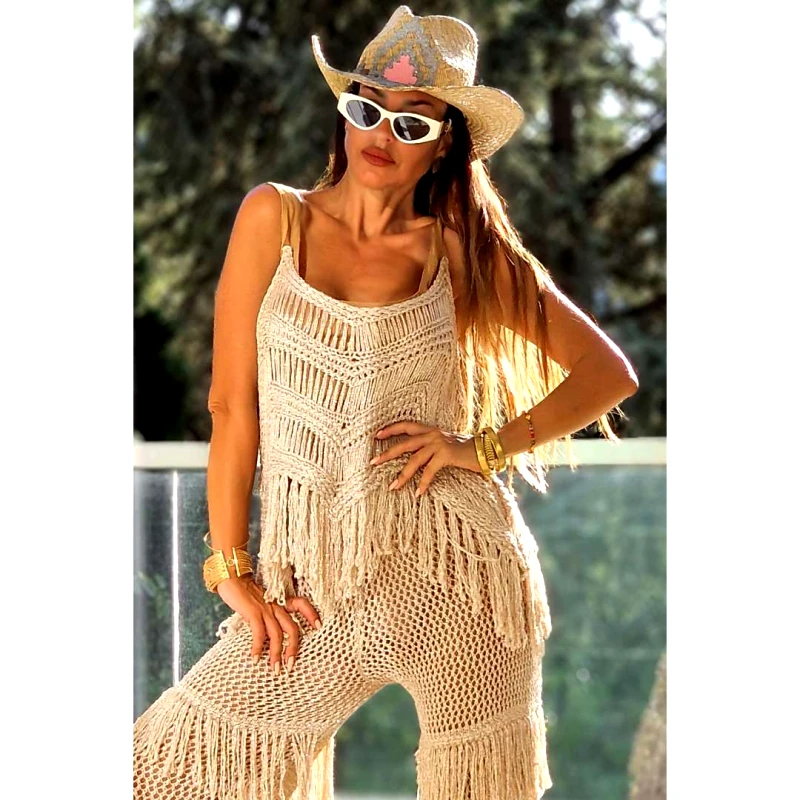 Top σέ πλεκτό μέ χρυσή πλέξη