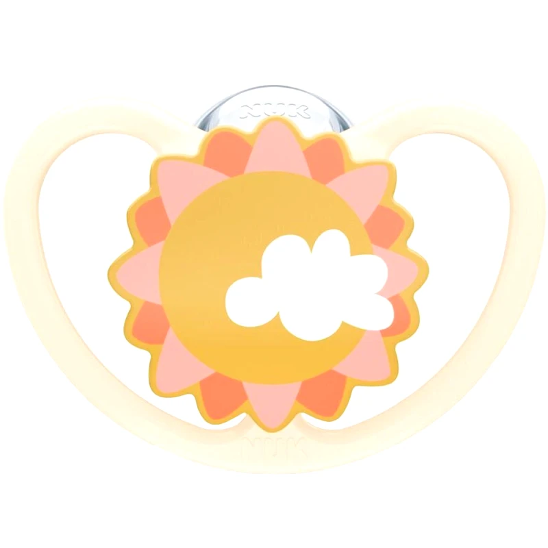 Nuk Nuk Space Silicone Soother 6-18m Μπεζ Πιπίλα Σιλικόνης με Σχεδιασμό που Επιτρέπει στην Ευαίσθητη Βρεφική Επιδερμίδα να Αναπνέει 1 Τεμάχιο, Κωδ 10736385