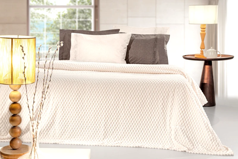 Guy Laroche Σετ 2τμχ Κουβέρτα Μονή Velour Fleece 160x240εκ. Με Διακοσμητική Μαξιλαροθήκη Smoothie Ivory Guy Laroche (Ύφασμα: Velour, Χρώμα: Ιβουάρ, Μέγεθος: Μονά) - Guy Laroche - 5206480670428