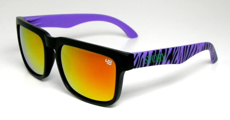 STORY Square wayfarer