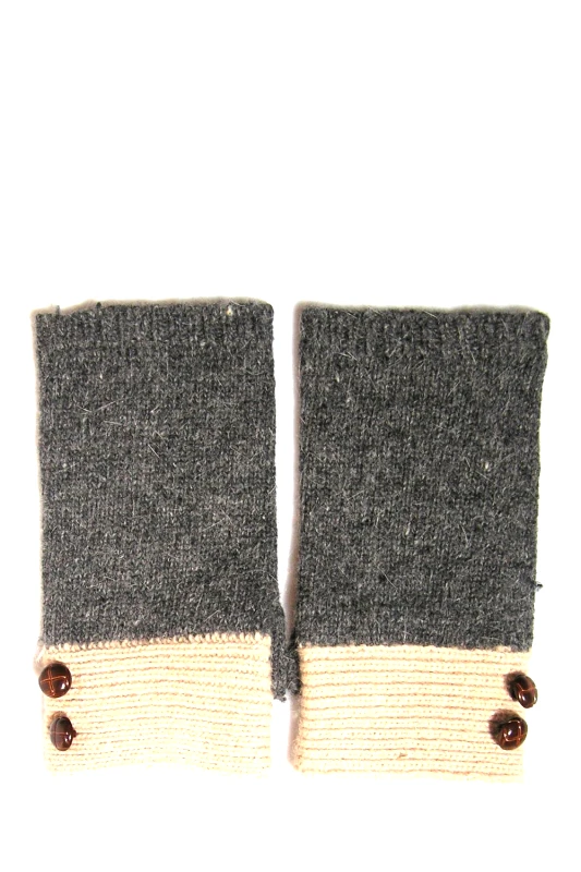 Gloves Cut Buttons
