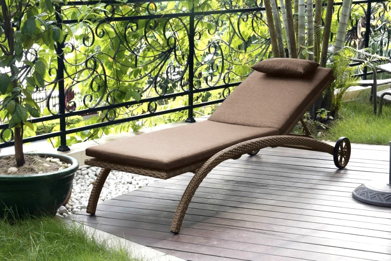LIANOS Rattan Ανακλινόμενη Ξαπλώστρα Με Ρόδες Και Μαξιλάρι ,Σκελετός Αλουμινίου