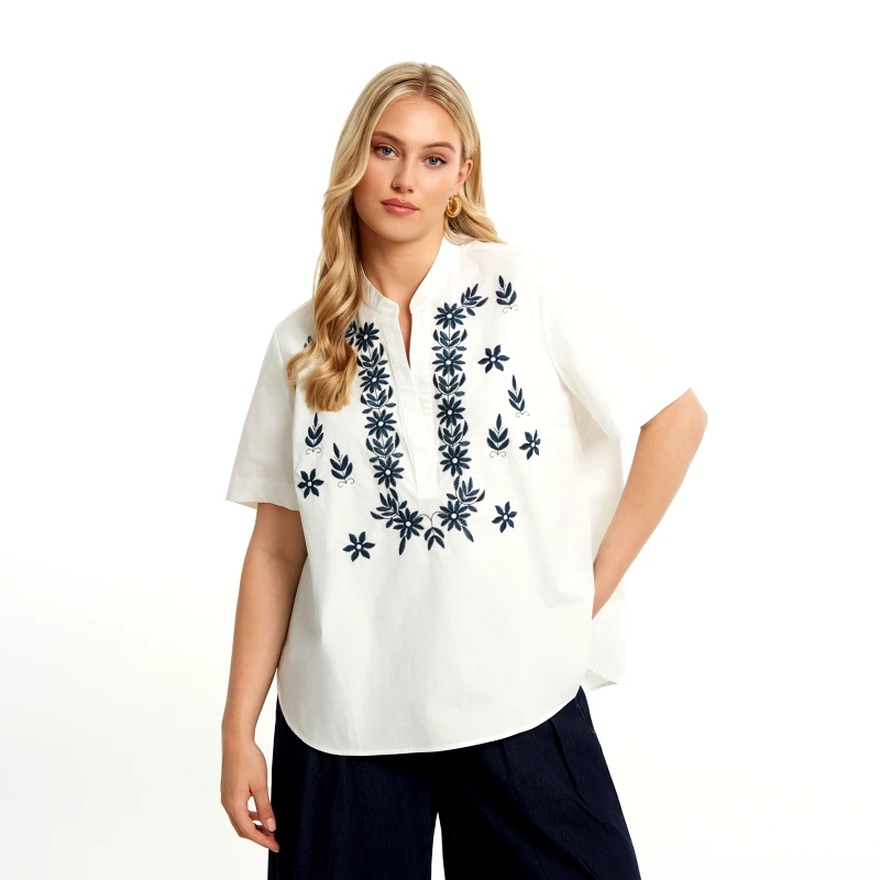 MAT FASHION Βαμβακερή μπλούζα V με κέντημα