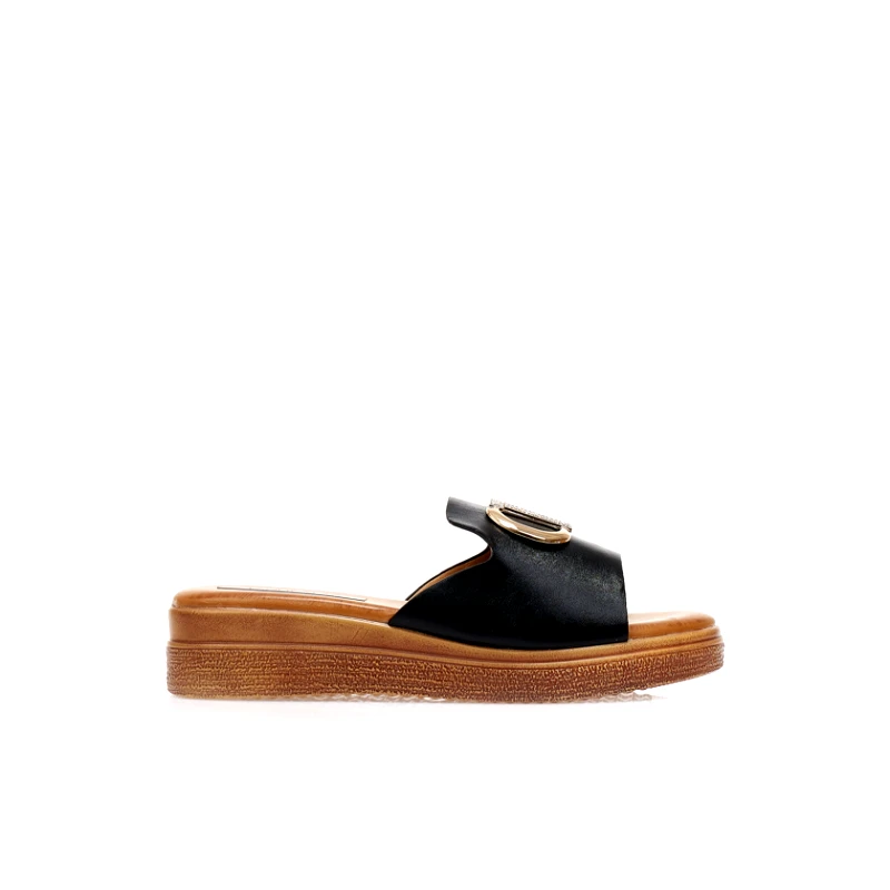 Tsoukalas Flatforms μαύρα δερματίνη με χρυσή αγκράφα από στρας ΜΑΥΡΟ