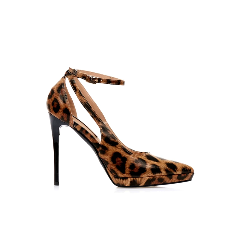 Tsoukalas Γόβες animal print δερματίνη με φιάπα και λουστρίνι τακούνι ΛΕΟΠΑΡ