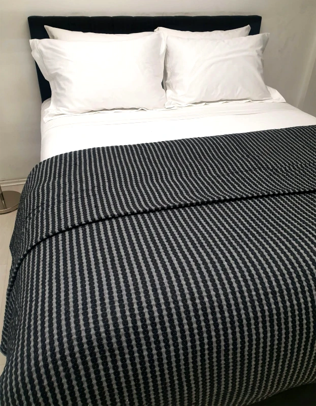 ΚΟΜΒΟΣ Κουβέρτα Υφαντή ΚΟΜΒΟΣ Βαμβακερή Ινδίας Black - Light Grey Υπέρδιπλη 240x250