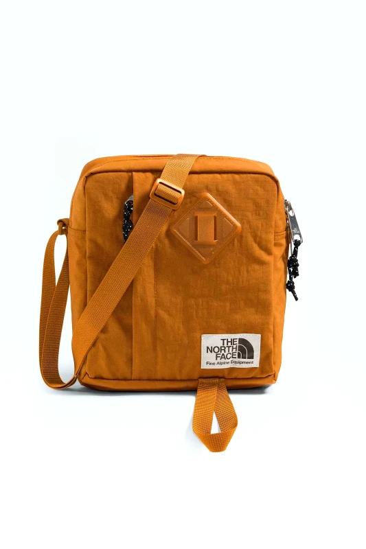 THE NORTH FACE The North Face ανδρικό τσαντάκι crossbody αδιάβροχο με logo patch ''Berkeley'' - NF0A52VTHFQ1 Μουσταρδί