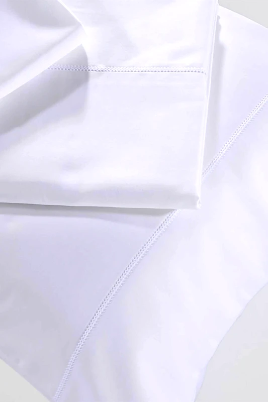 DOWN TOWN HOME DOWN TOWN Home σετ παπλωματοθήκη ημίδιπλη και μαξιλαροθήκες με ανάγλυφη ραφή "250/01" 200 x 240 cm - 2 x 52 x 75 cm - 12-0441