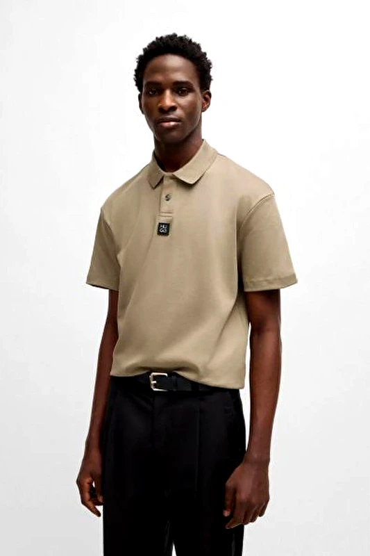 HUGO Hugo Boss ανδρική μπλούζα πόλο μονόχρωμη με logo patch Regular Fit "Deabono" - 50517638 Καφέ Ανοιχτό