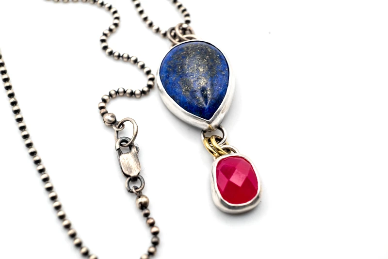 SILVERstro Κοσμήματα Ασημένιο χειροποίητο κολιέ με Λάπις Λάζουλι και Pink Χαλκηδόνιο