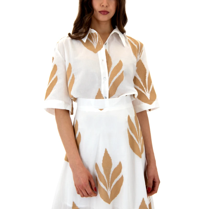 AUGUST RESORTWEAR EMBROIDERED SHORTSLEEVE COMFORT FIT SHIRT WOMEN AUGUST