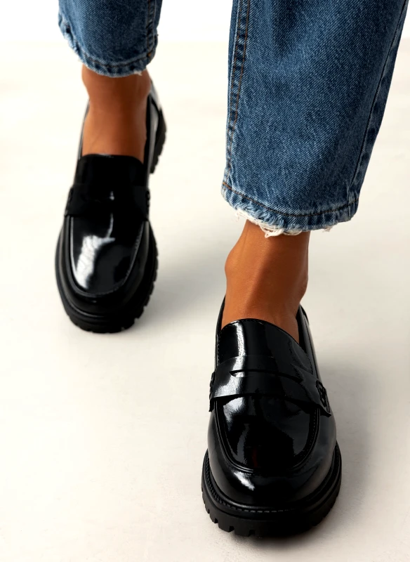 Xti Footwear Loafers φλατ λουστρίνι Xti 143128 - Μαύρο