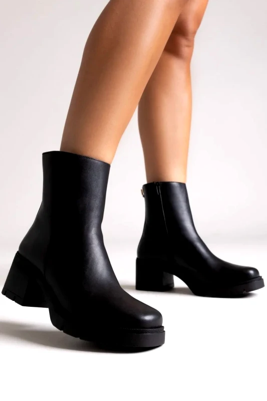 RAGAZZA RAGAZZA Leather Ankle Boots with Square Toe - 0658 - Black Matte