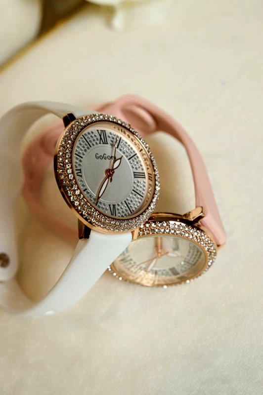 Ρολόι Στρόγγυλο Με Silicone Λουρί Και Στρας