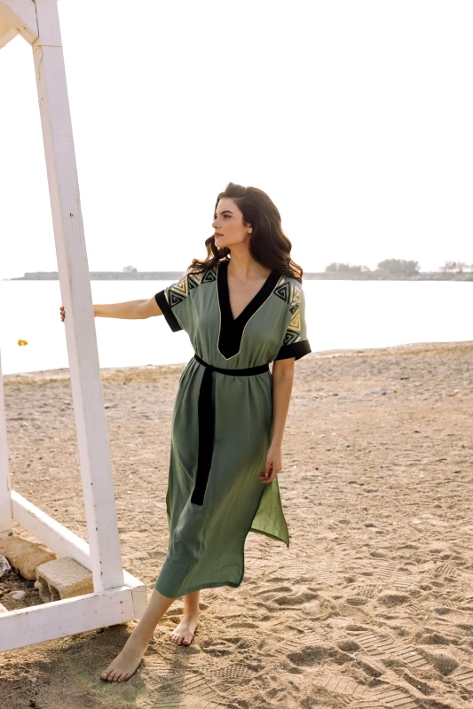 AXNARI ΦΟΡΕΜΑ PLUS SIZE ΒΙΣΚΟΖ ΜΕ ΤΥΠΩΜΑ ΣΤΟ ΜΑΝΙΚΙ ΚΑΙ ΖΩΝΗ ΧΑΚΙ