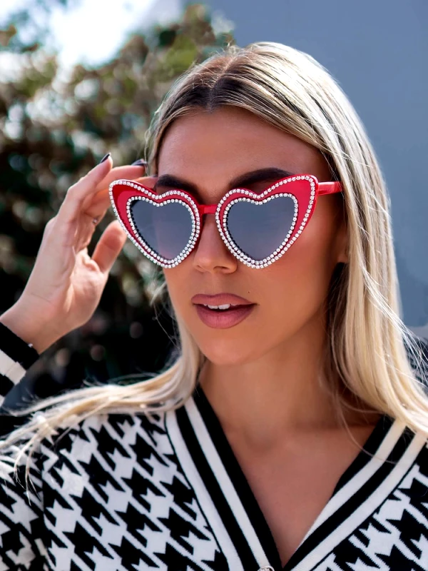 HEARTY RED STRASS SUNNIES φωτογραφία