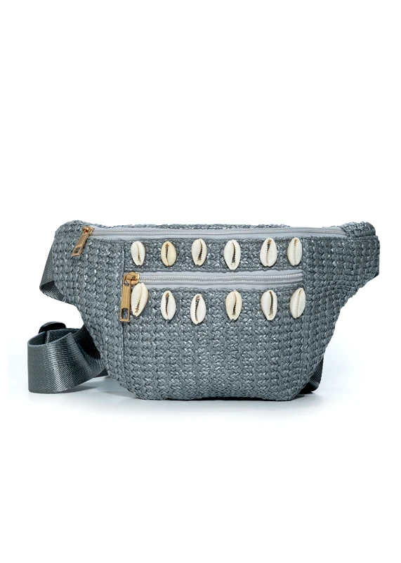 Straw belt bag with shells in grey silver Ασημί